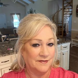 Meet your Posher, Deborah